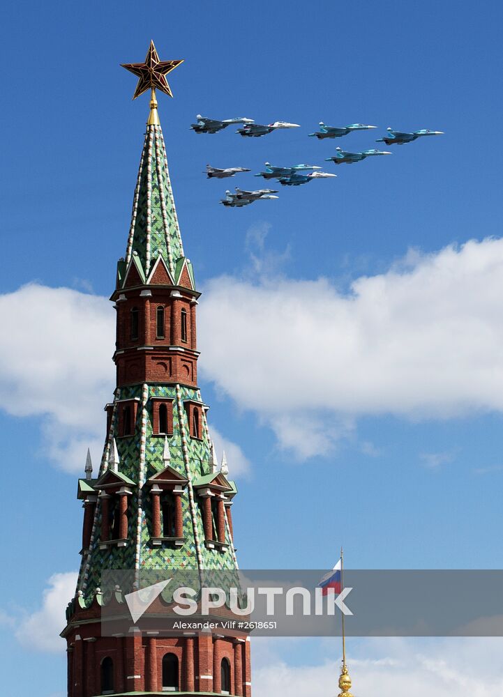 Moscow. Aircraft crews rehearse for parade marking 70th anniversary of victory in the Great Patriotic War
