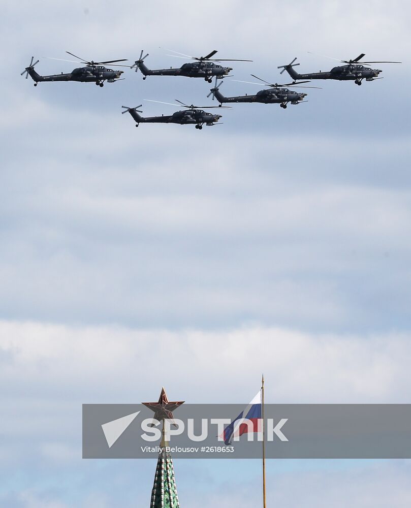 Moscow. Aircraft crews rehearse for parade marking 70th anniversary of victory in the Great Patriotic War
