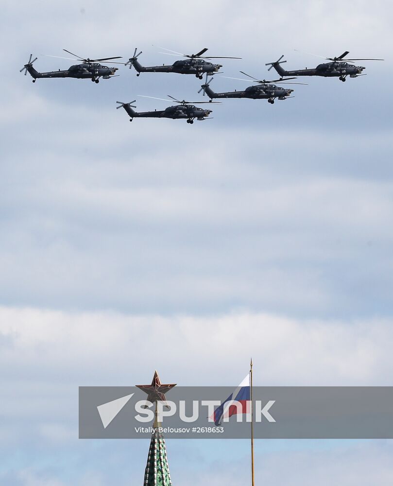 Moscow. Aircraft crews rehearse for parade marking 70th anniversary of victory in the Great Patriotic War