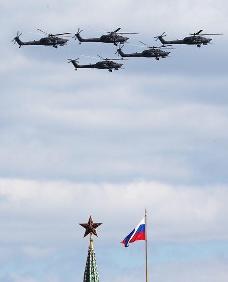 Moscow. Aircraft crews rehearse for parade marking 70th anniversary of victory in the Great Patriotic War