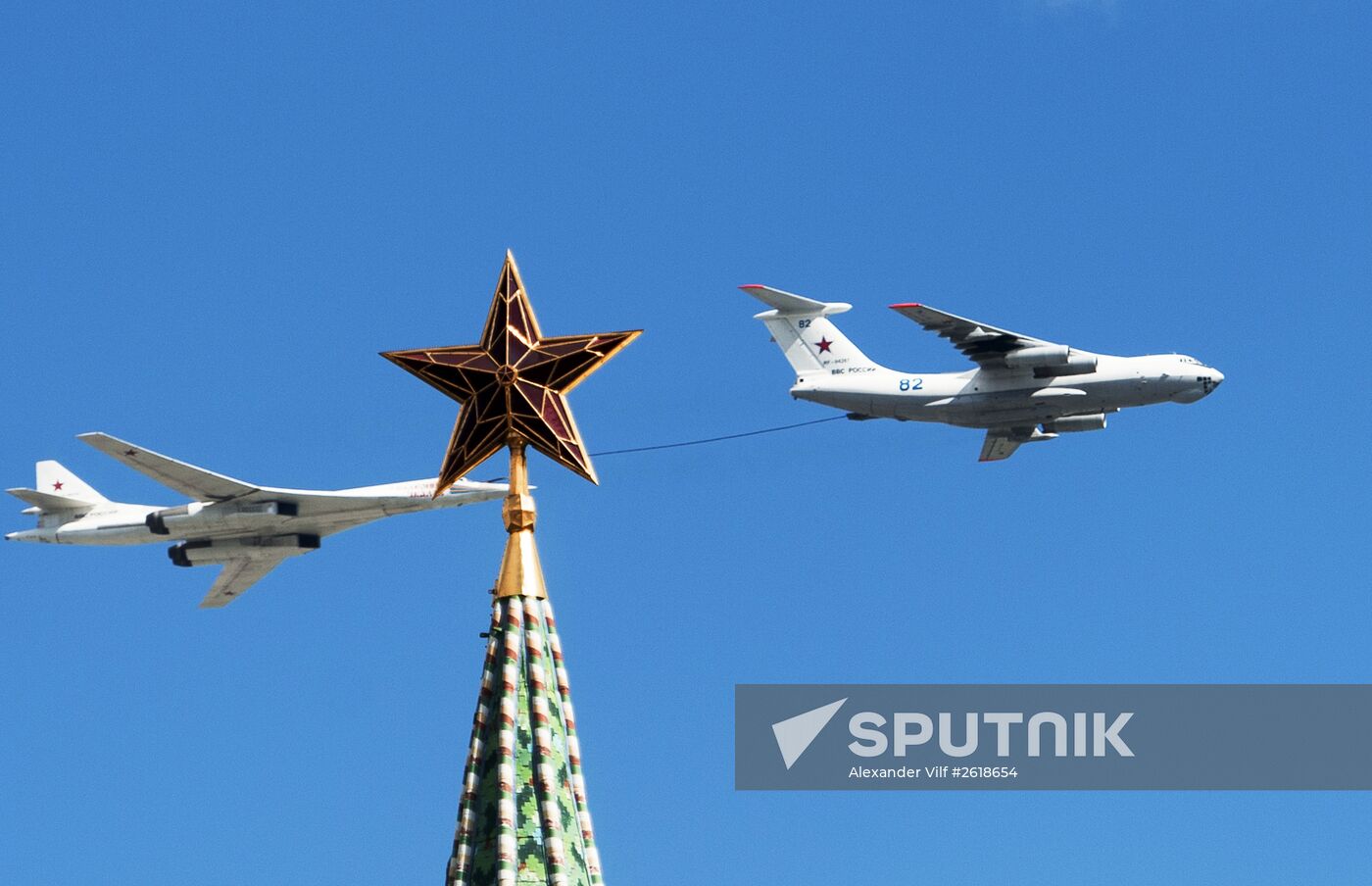 Moscow. Aircraft crews rehearse for parade marking 70th anniversary of victory in the Great Patriotic War