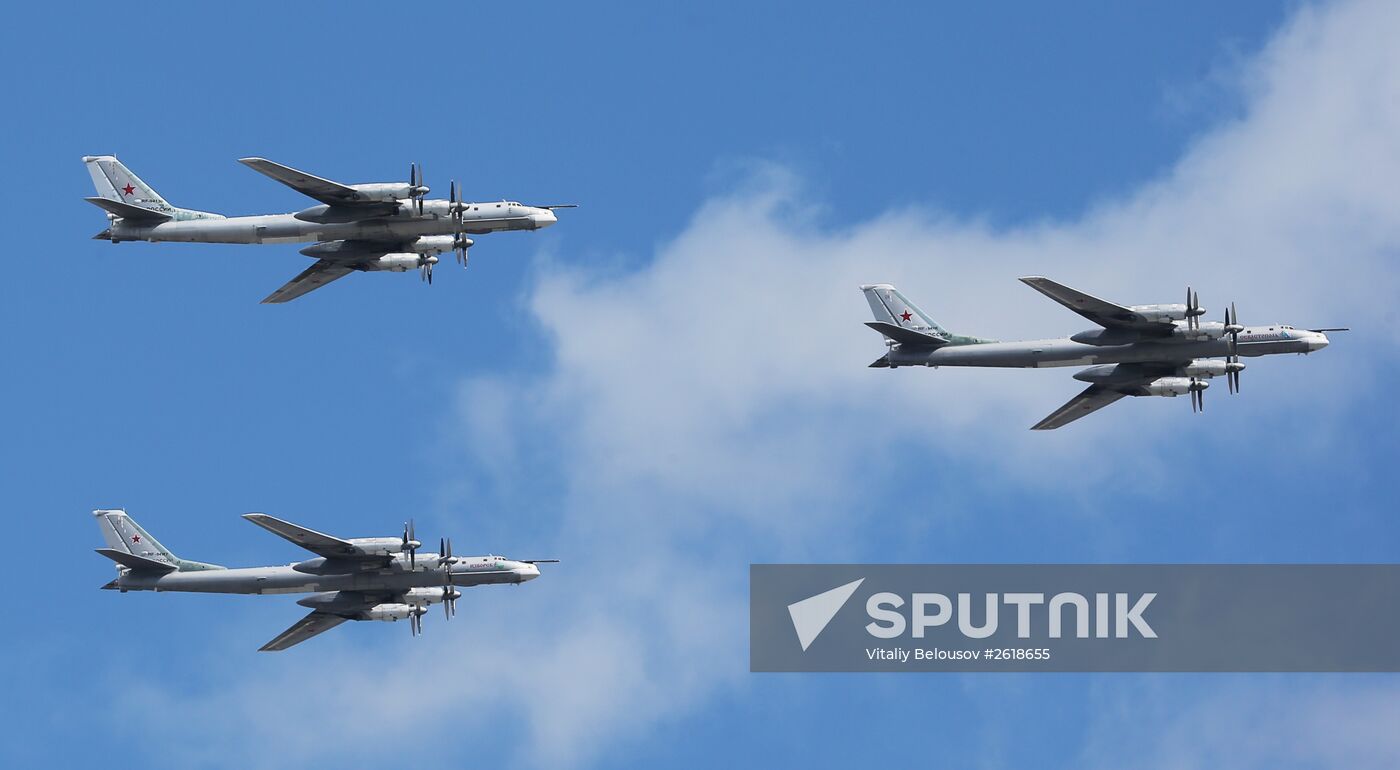 Moscow. Aircraft crews rehearse for parade marking 70th anniversary of victory in the Great Patriotic War