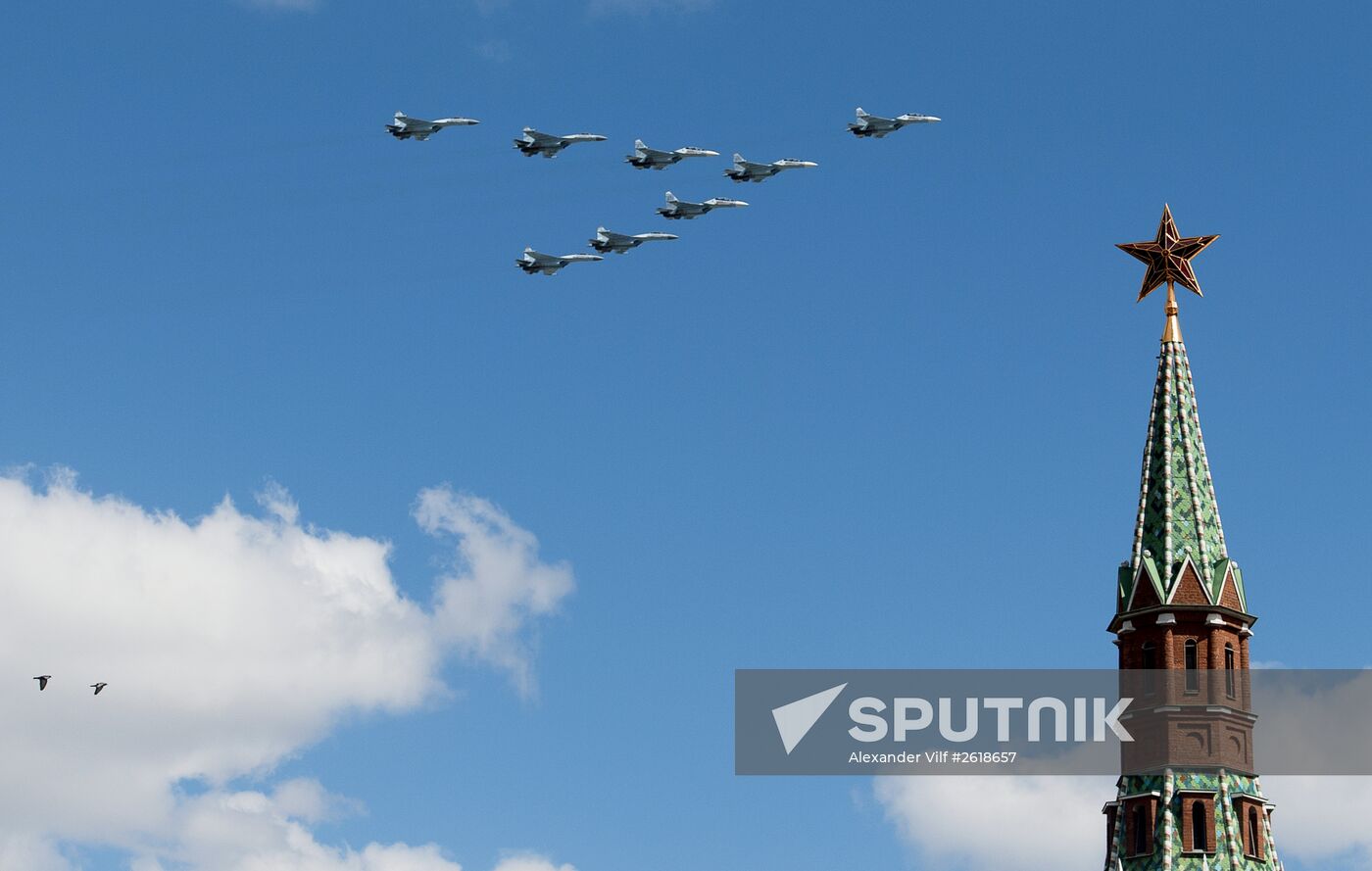 Moscow. Aircraft crews rehearse for parade marking 70th anniversary of victory in the Great Patriotic War