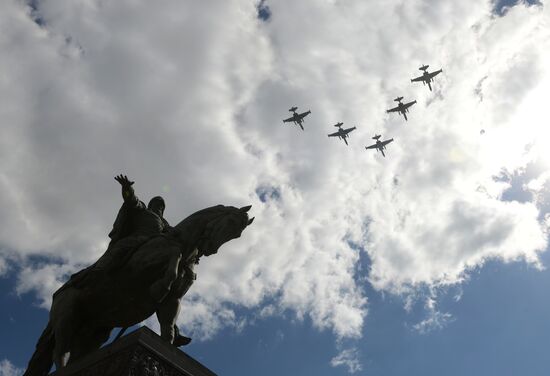 Moscow. Aircraft crews rehearse for parade marking 70th anniversary of victory in the Great Patriotic War