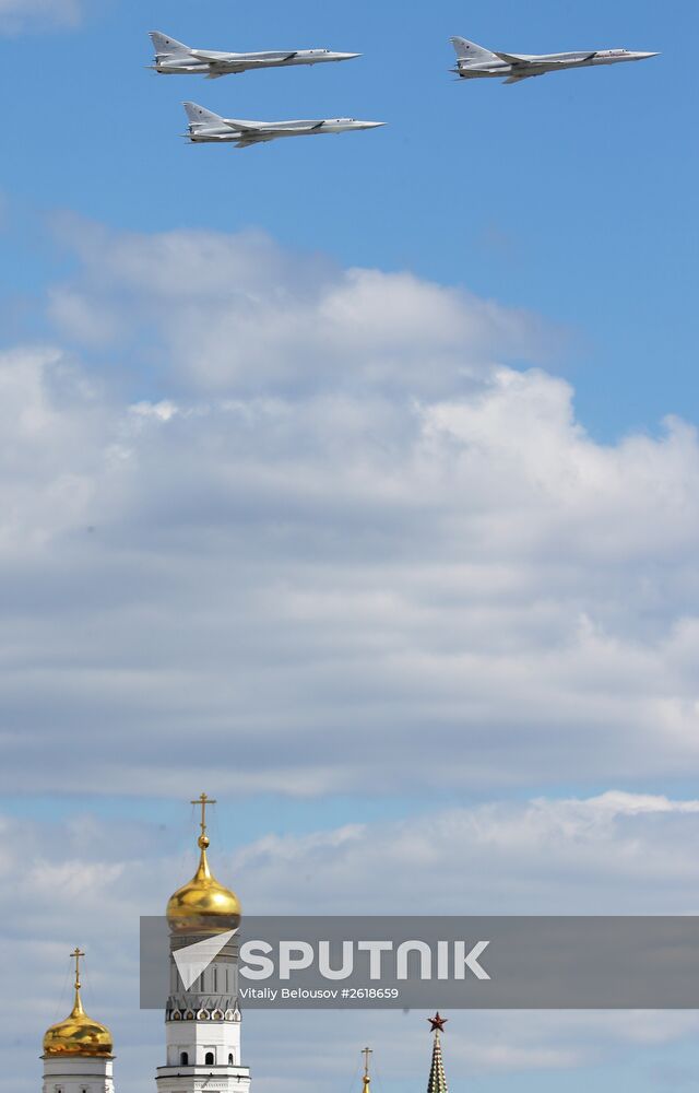 Moscow. Aircraft crews rehearse for parade marking 70th anniversary of victory in the Great Patriotic War