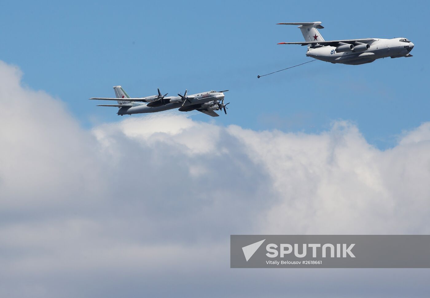 Moscow. Aircraft crews rehearse for parade marking 70th anniversary of victory in the Great Patriotic War