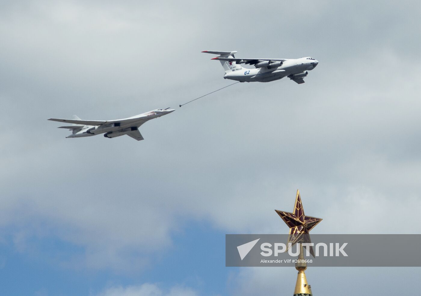 Moscow. Aircraft crews rehearse for parade marking 70th anniversary of victory in the Great Patriotic War