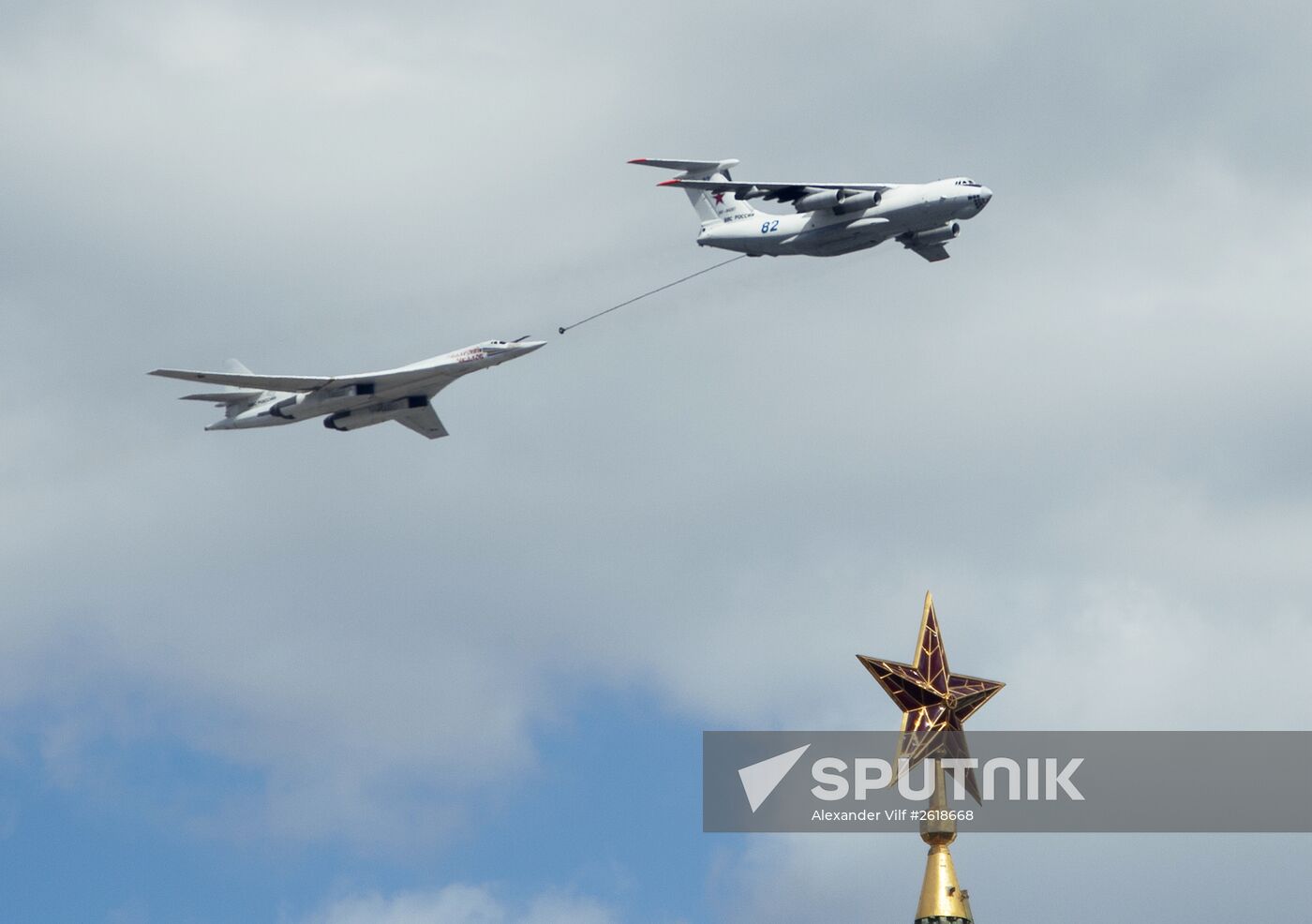 Moscow. Aircraft crews rehearse for parade marking 70th anniversary of victory in the Great Patriotic War