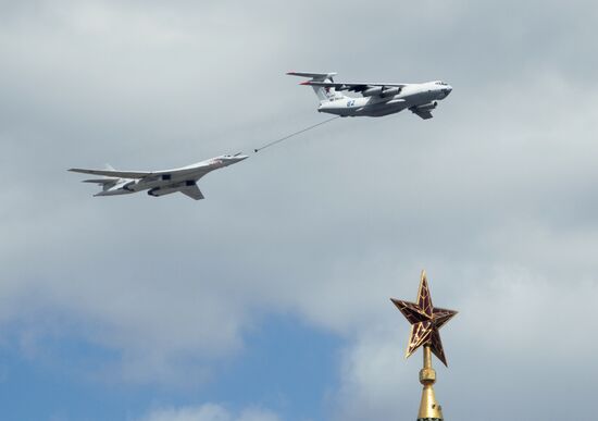 Moscow. Aircraft crews rehearse for parade marking 70th anniversary of victory in the Great Patriotic War