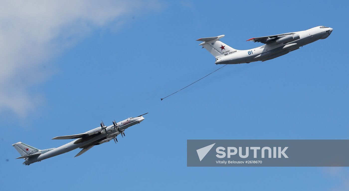 Moscow. Aircraft crews rehearse for parade marking 70th anniversary of victory in the Great Patriotic War