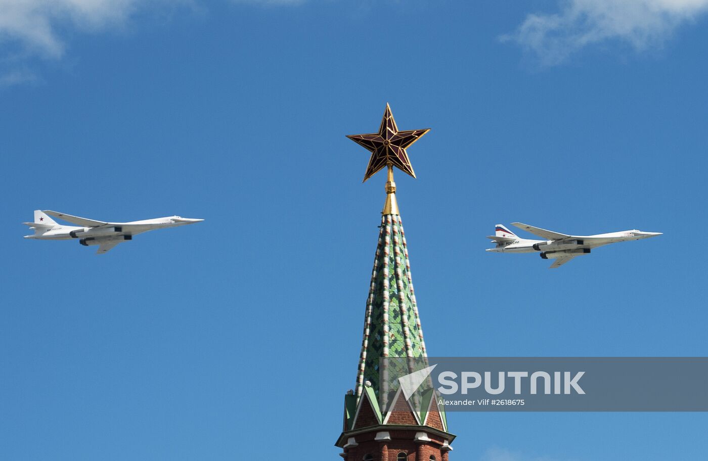 Moscow. Aircraft crews train for parade marking 70th anniversary of victory in the Great Patriotic War