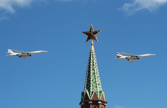 Moscow. Aircraft crews train for parade marking 70th anniversary of victory in the Great Patriotic War