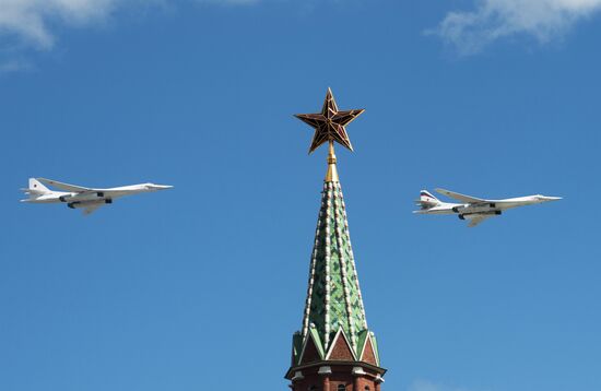 Moscow. Aircraft crews train for parade marking 70th anniversary of victory in the Great Patriotic War