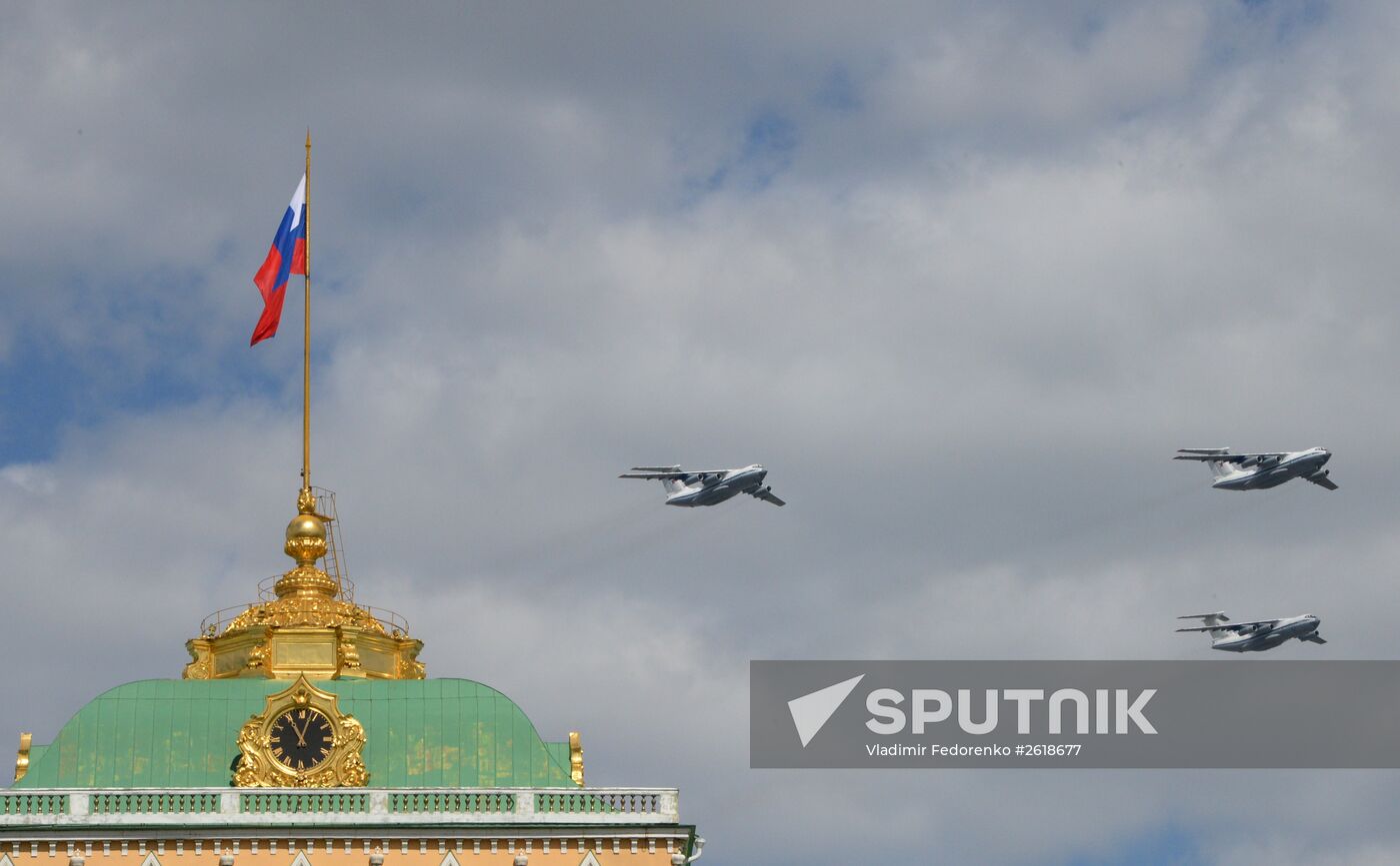 Moscow. Aircraft crews rehearse for parade marking 70th anniversary of victory in the Great Patriotic War