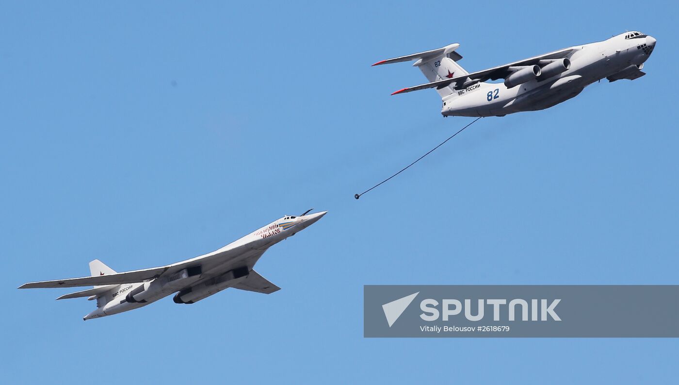Moscow. Aircraft crews train for parade marking 70th anniversary of victory in the Great Patriotic War