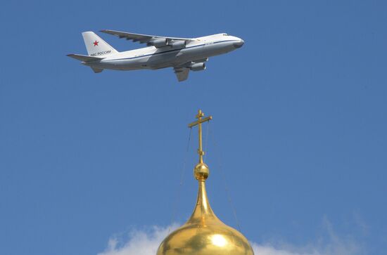 Moscow. Aircraft crews train for parade marking 70th anniversary of victory in the Great Patriotic War