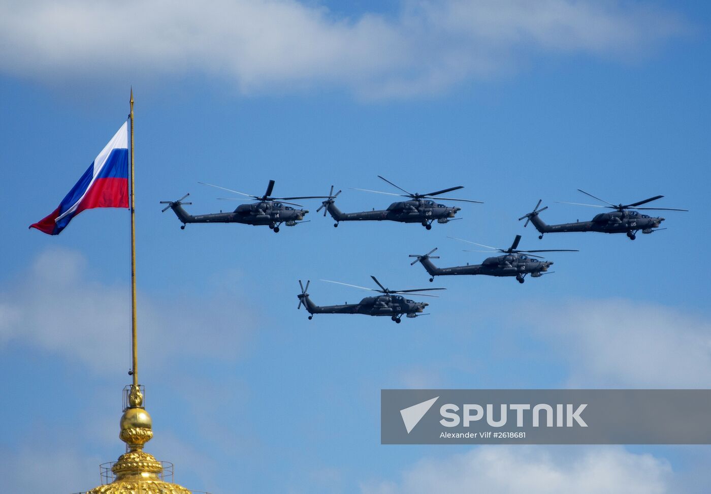 Moscow. Aircraft crews train for parade marking 70th anniversary of victory in the Great Patriotic War