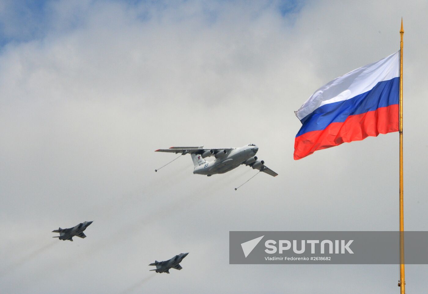Moscow. Aircraft crews train for parade marking 70th anniversary of victory in the Great Patriotic War