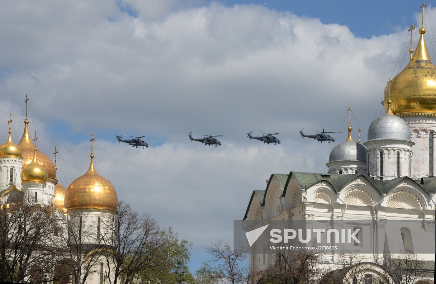 Moscow. Aircraft crews train for parade marking 70th anniversary of victory in the Great Patriotic War