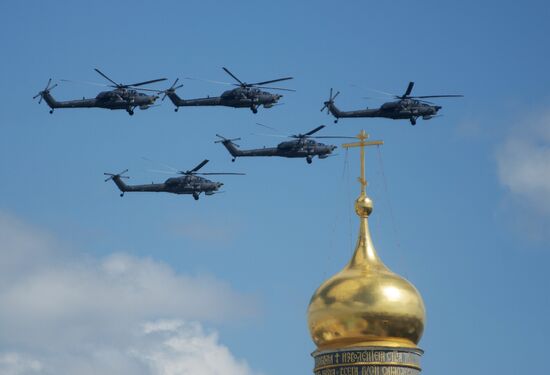Moscow. Aircraft crews rehearse for parade marking 70th anniversary of victory in the Great Patriotic War