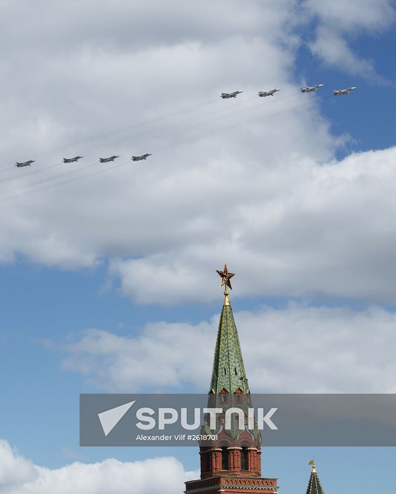 Moscow. Aircraft crews train for parade marking 70th anniversary of victory in the Great Patriotic War