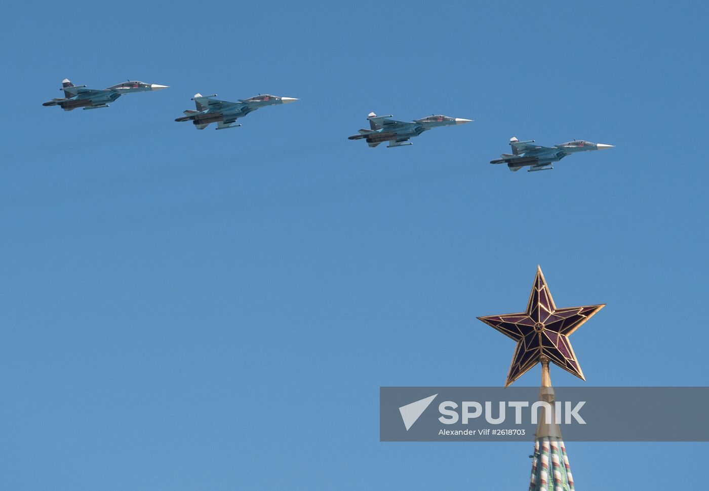 Moscow. Aircraft crews train for parade marking 70th anniversary of victory in the Great Patriotic War