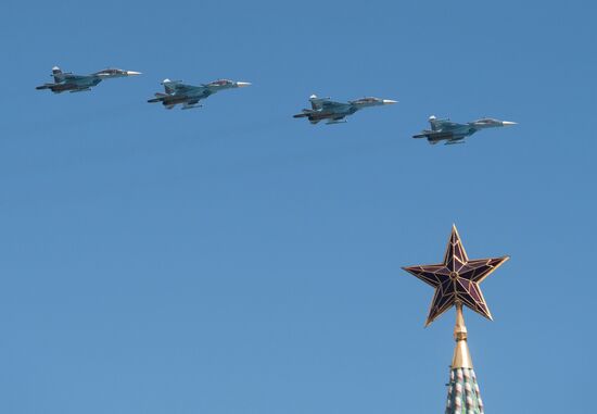 Moscow. Aircraft crews train for parade marking 70th anniversary of victory in the Great Patriotic War