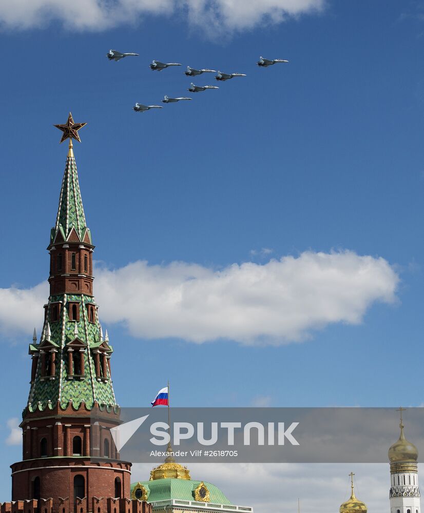 Moscow. Aircraft crews rehearse for parade marking 70th anniversary of victory in the Great Patriotic War