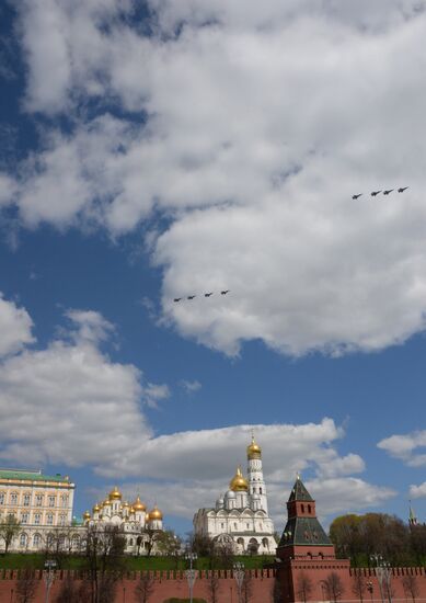 Moscow. Aircraft crews rehearse for parade marking 70th anniversary of victory in the Great Patriotic War