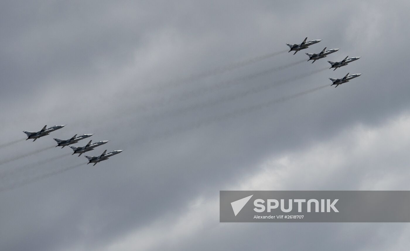 Moscow. Aircraft crews train for parade marking 70th anniversary of victory in the Great Patriotic War
