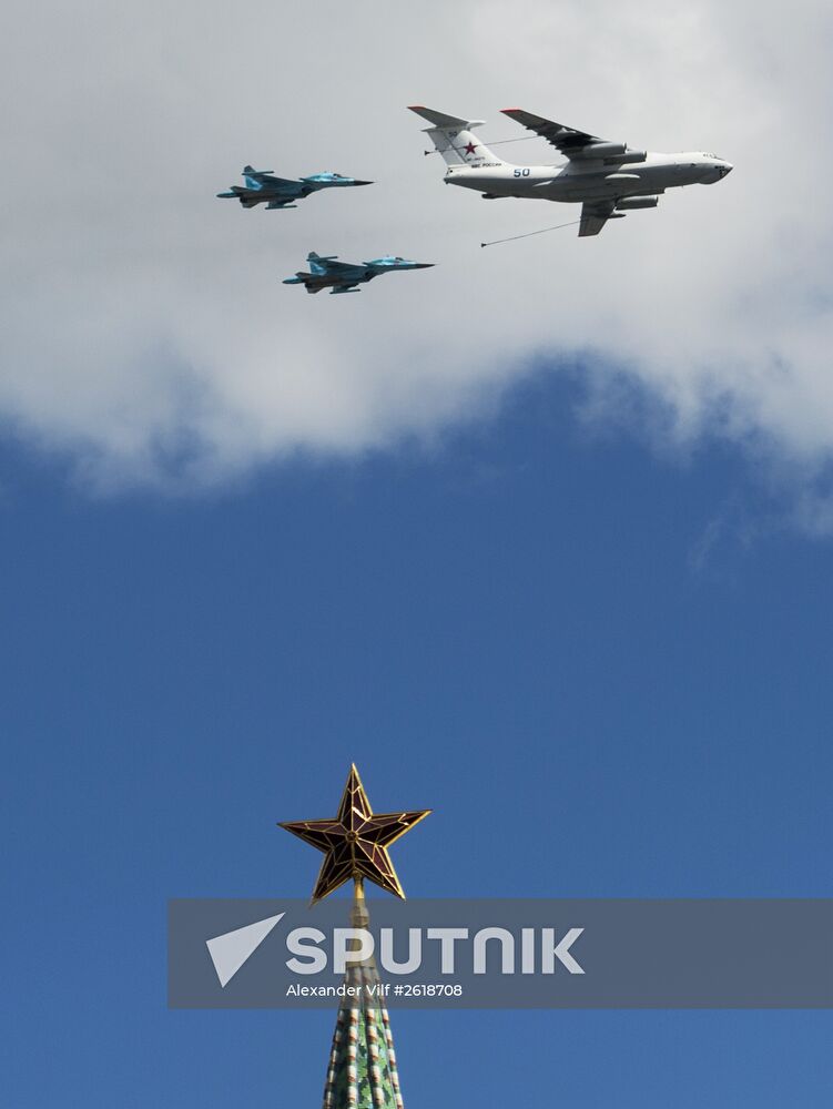 Moscow. Aircraft crews train for parade marking 70th anniversary of victory in the Great Patriotic War