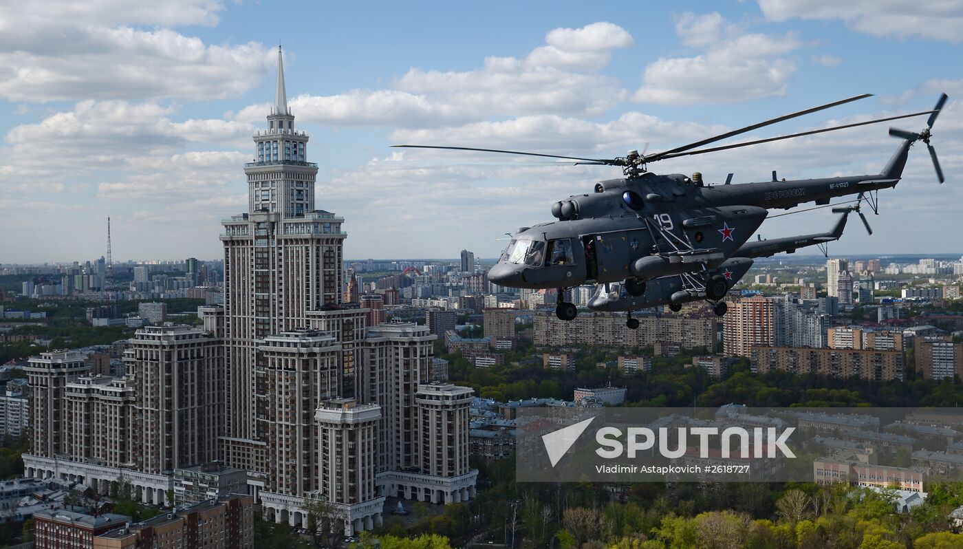 Moscow. Aircraft crews train for parade marking 70th anniversary of victory in the Great Patriotic War