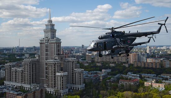 Moscow. Aircraft crews train for parade marking 70th anniversary of victory in the Great Patriotic War