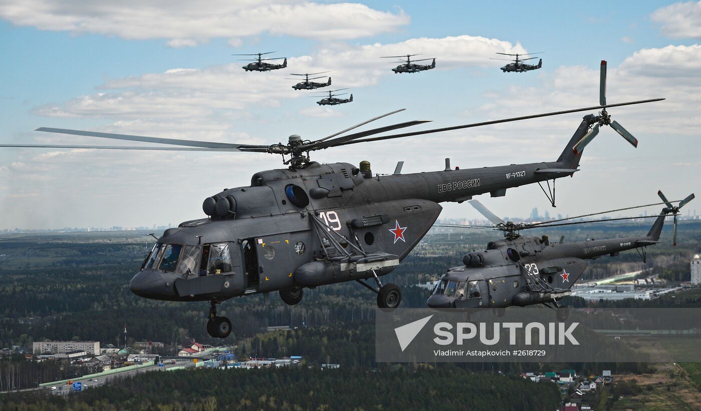 Moscow. Aircraft crews train for parade marking 70th anniversary of victory in the Great Patriotic War
