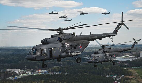 Moscow. Aircraft crews train for parade marking 70th anniversary of victory in the Great Patriotic War