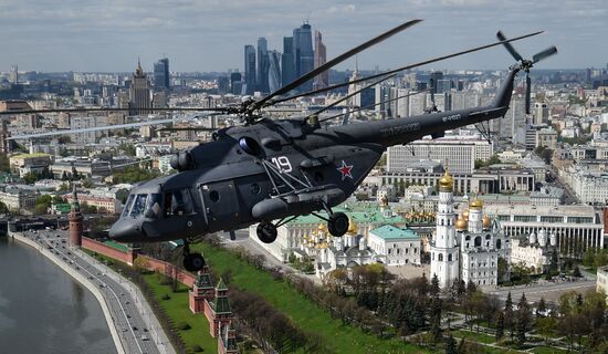 Moscow. Aircraft crews train for parade marking 70th anniversary of victory in the Great Patriotic War