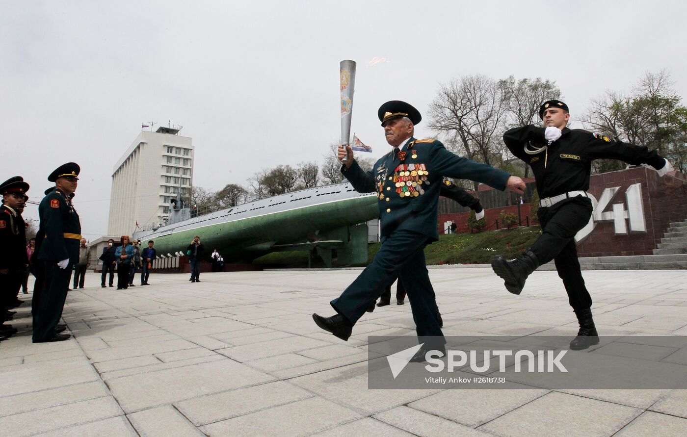 Lighting a torch at the Pacific Fleet's Combat Glory memorial in Vladivostok