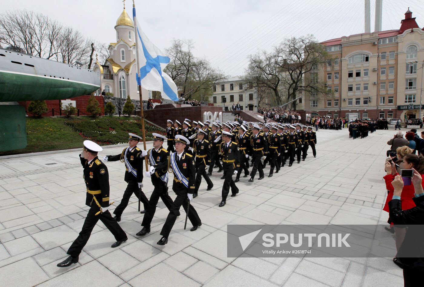 Lighting a torch at the Pacific Fleet's Combat Glory memorial in Vladivostok