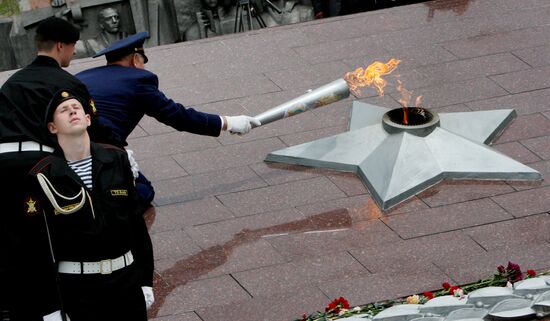 Lighting a torch at the Pacific Fleet's Combat Glory memorial in Vladivostok