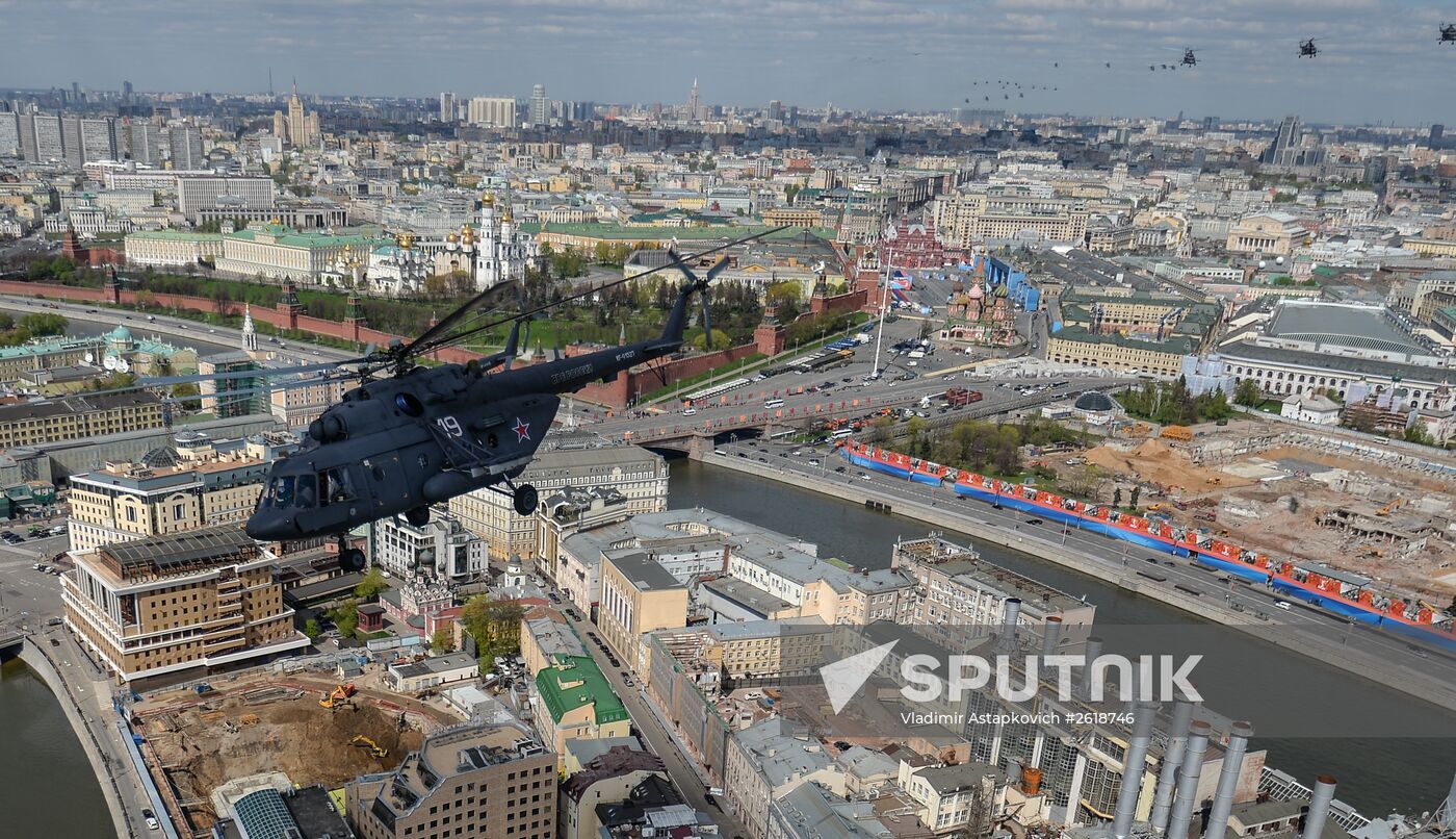 Moscow. Aircraft crews train for parade marking 70th anniversary of victory in the Great Patriotic War
