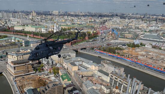 Moscow. Aircraft crews train for parade marking 70th anniversary of victory in the Great Patriotic War