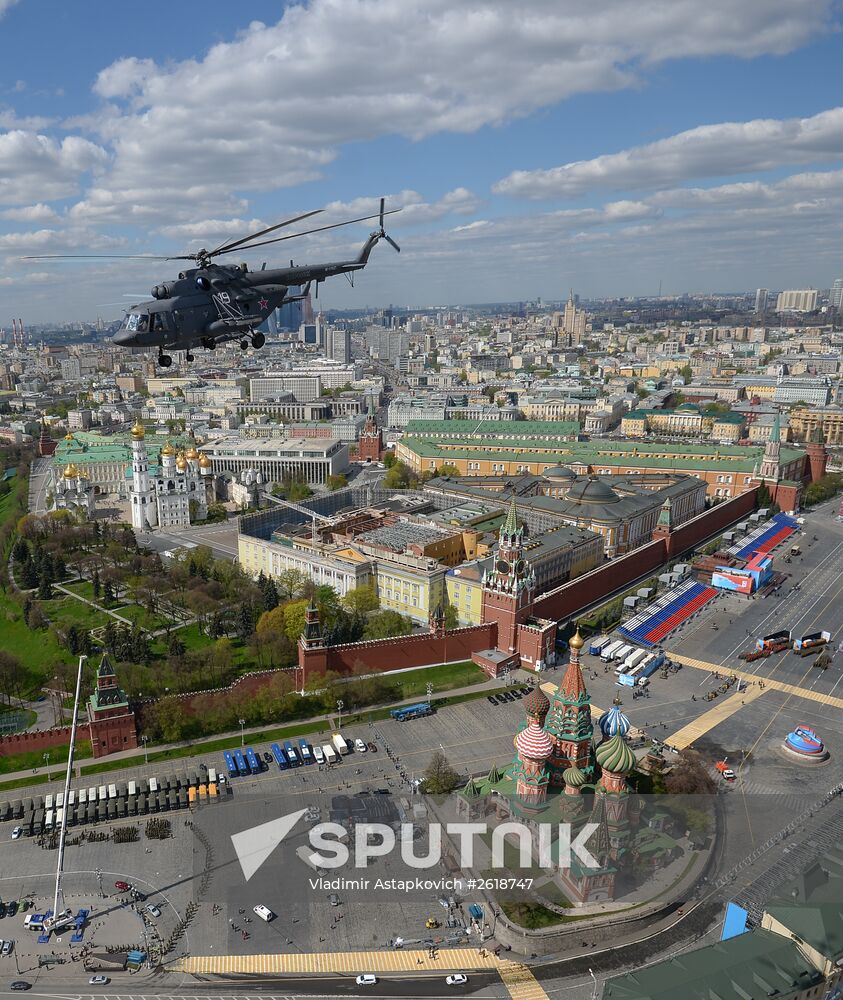 Moscow. Aircraft crews rehearse for parade marking 70th anniversary of victory in the Great Patriotic War