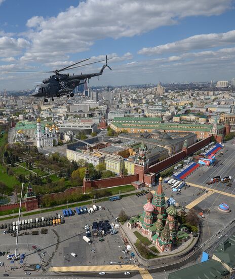 Moscow. Aircraft crews rehearse for parade marking 70th anniversary of victory in the Great Patriotic War