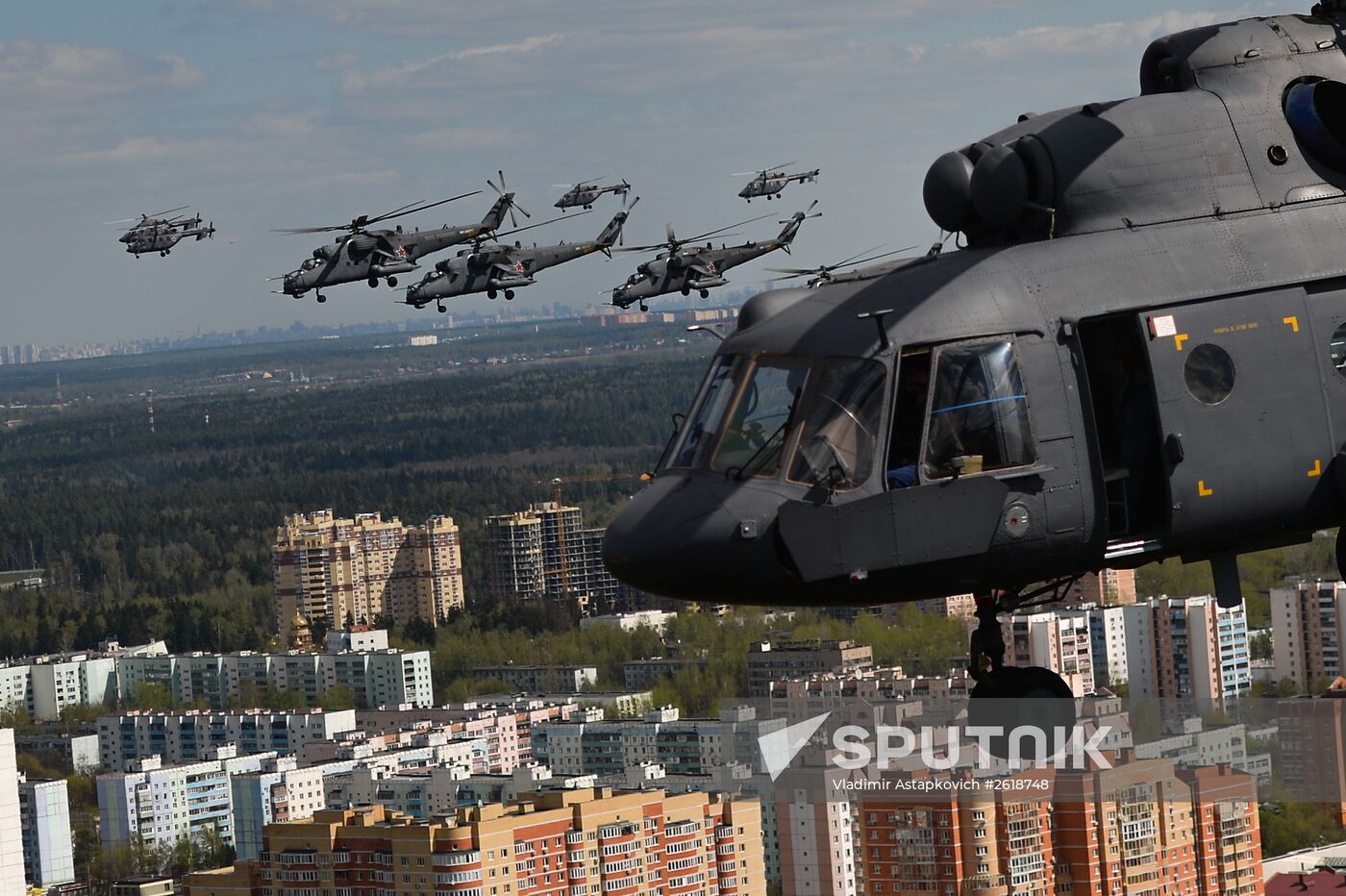 Moscow. Aircraft crews train for parade marking 70th anniversary of victory in the Great Patriotic War