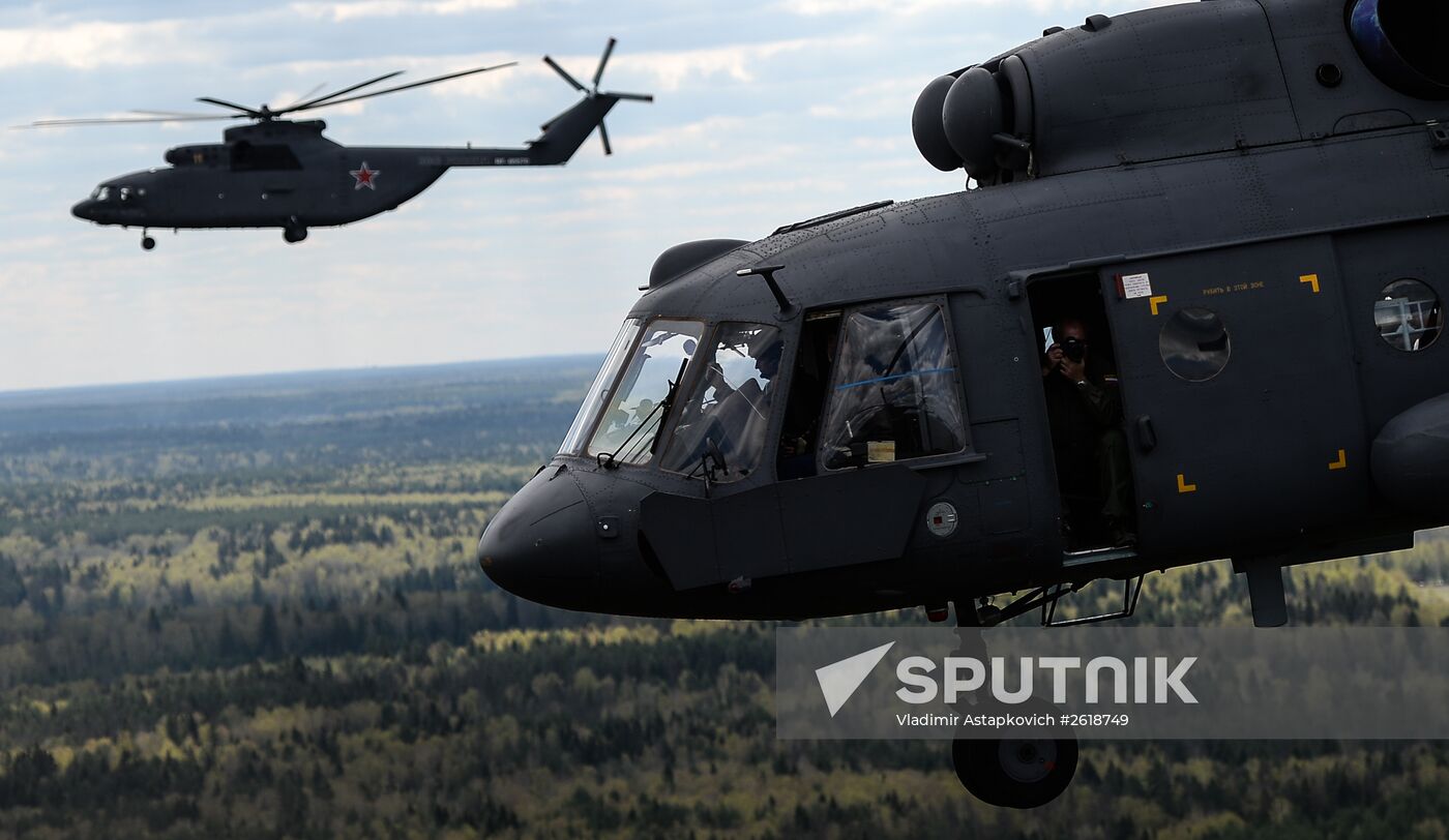 Moscow. Aircraft crews train for parade marking 70th anniversary of victory in the Great Patriotic War