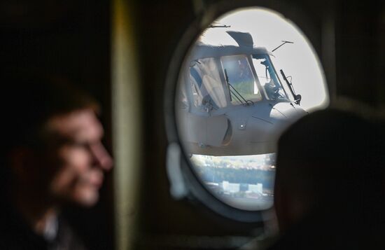 Moscow. Aircraft crews train for parade marking 70th anniversary of victory in the Great Patriotic War