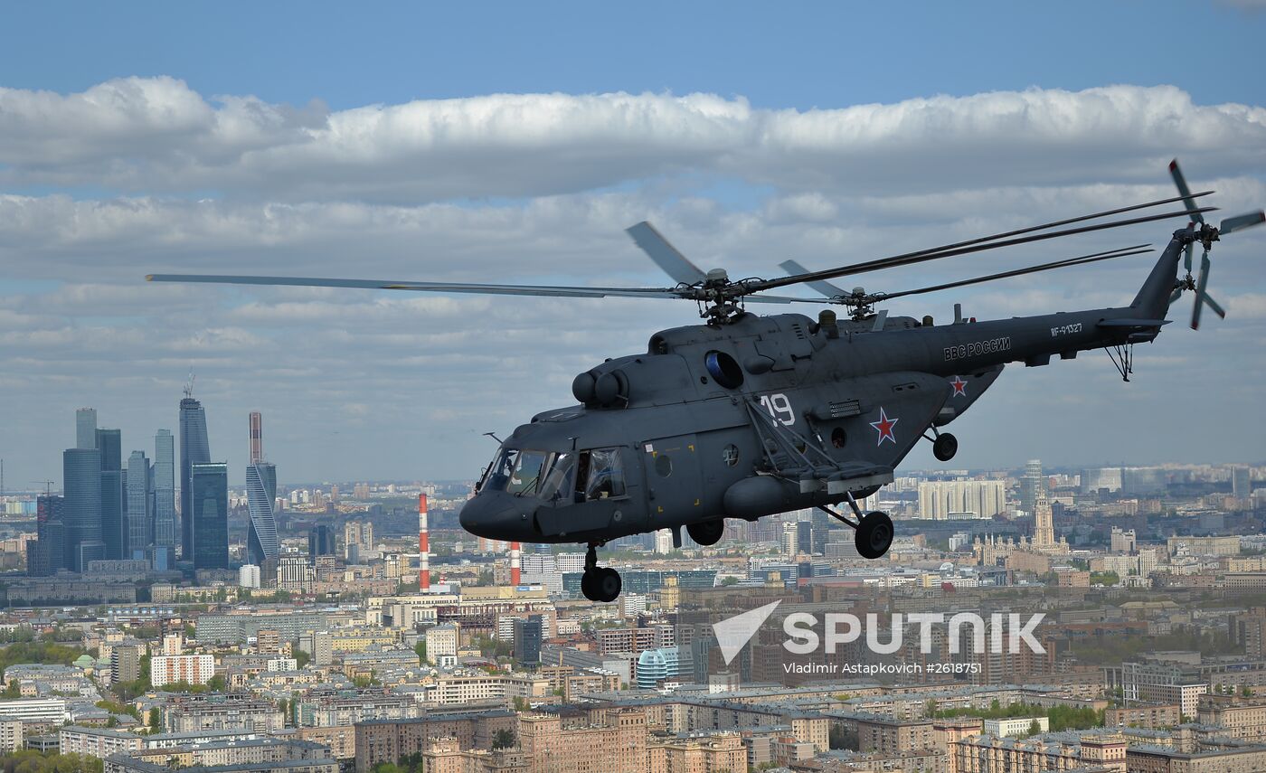 Moscow. Aircraft crews train for parade marking 70th anniversary of victory in the Great Patriotic War