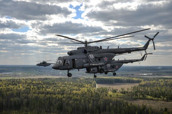 Moscow. Aircraft crews train for parade marking 70th anniversary of victory in the Great Patriotic War