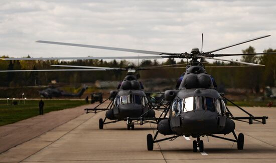 Moscow. Aircraft crews train for parade marking 70th anniversary of victory in the Great Patriotic War