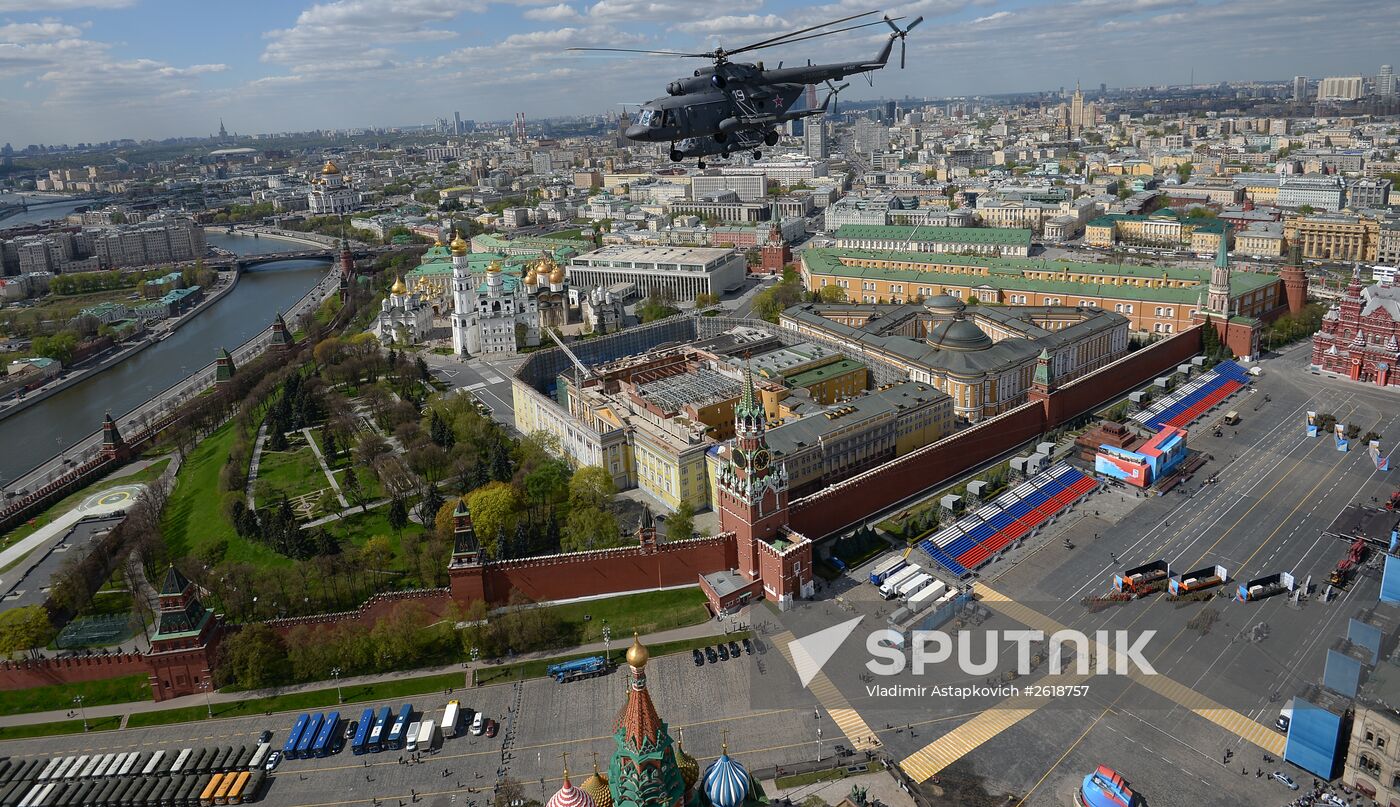 Moscow. Aircraft crews train for parade marking 70th anniversary of victory in the Great Patriotic War